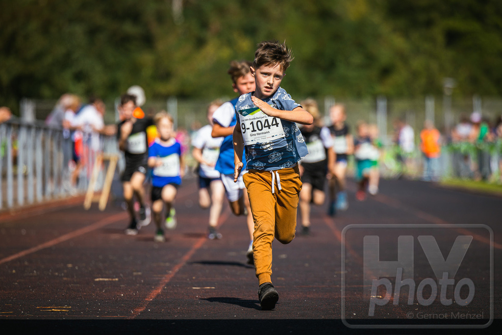 16. Hoywoj-CityLauf im Sportforum Hoyerswerda - 16.09.2023 | 1km VBH-Grundschul-Lauf 2. Klassen - Realisiert mit Pictrs.com