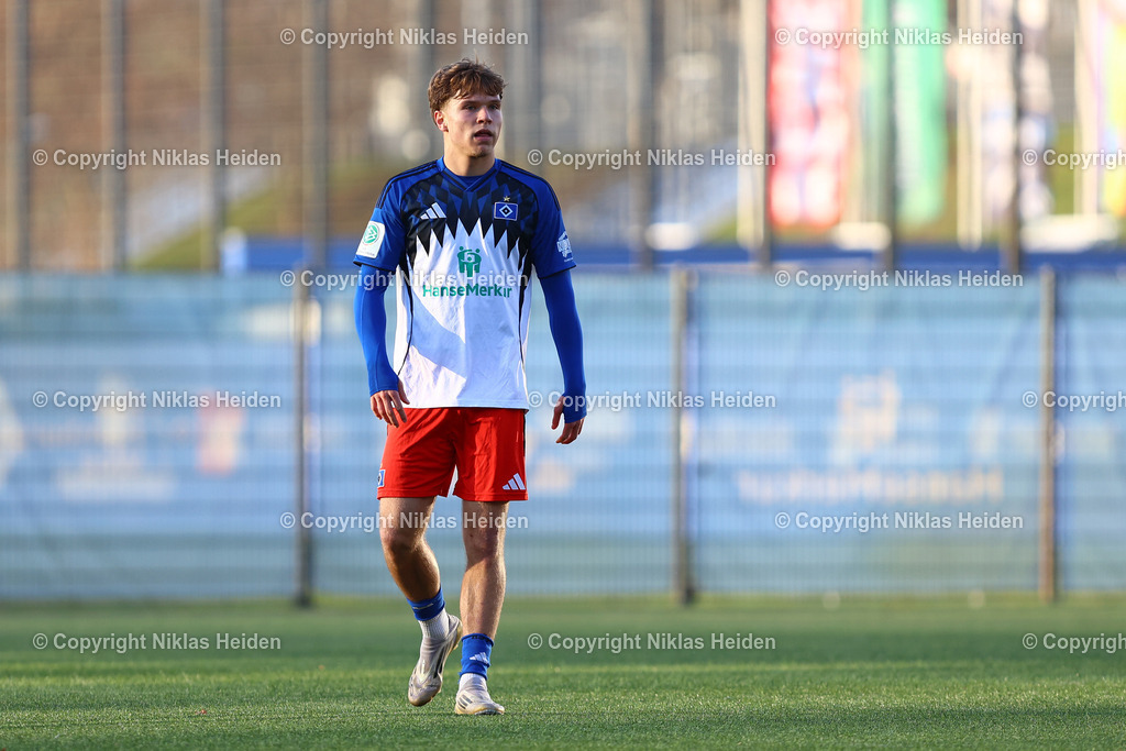NH_HamburgerSVU19_Hannover96U19_DFBNachwuchsliga_22112025 | #11 Finn Barkowsky (Hamburger SV U19)Fußball I Junioren I U19 DFB-Nachwuchsliga Vorrunde Gruppe A I Saison 2025-2026 I 12. Spieltag I Hamburger SV U19 - Hannover 96 U19 I 22.11.2025 I Trainingsplatz Volksparkstadion