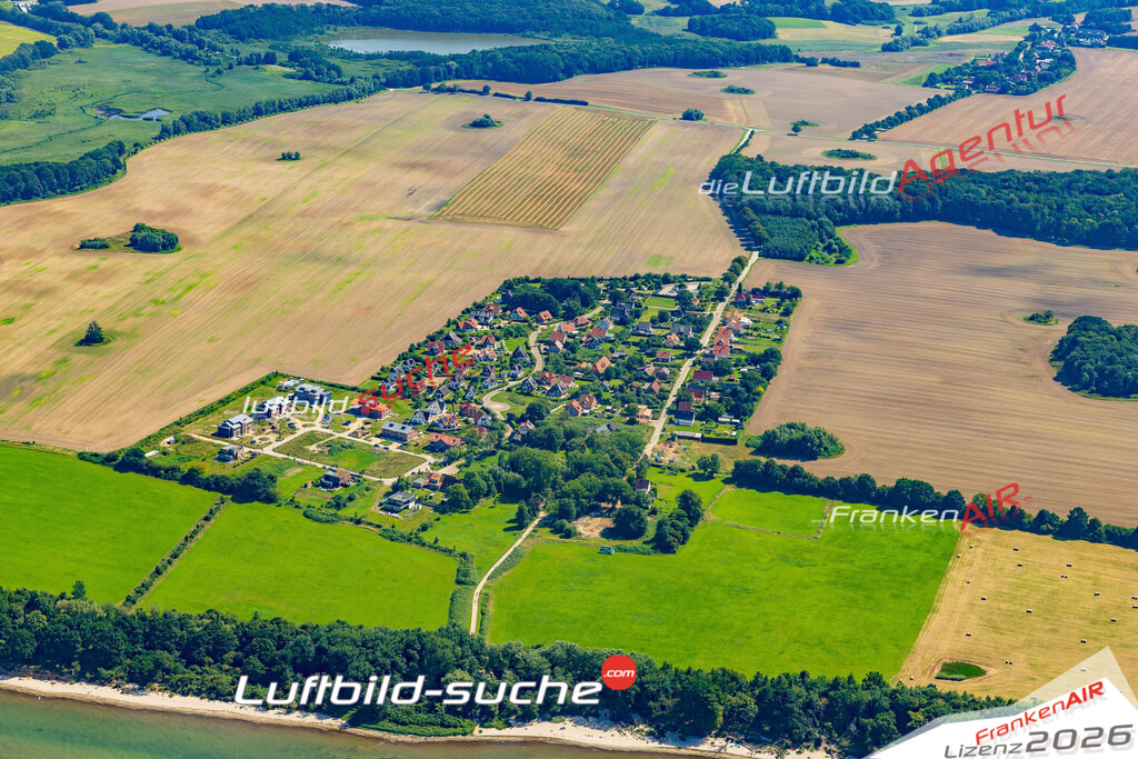 Schöne Luftaufnahme als Geschenk in Rosenhagen Bauplatz Grundstück Dassow - Die Luftbildaufnahme wurde 2025 vom UL-Flugzeug heraus erstellt ( keine Drohne ) - Hochauflösende Luftaufnahme -Nicht vergleichbar mit Google Maps oder Satelittenbilder- Die Geschenkidee !Mit Lizenz und Bildrechte bestellbar