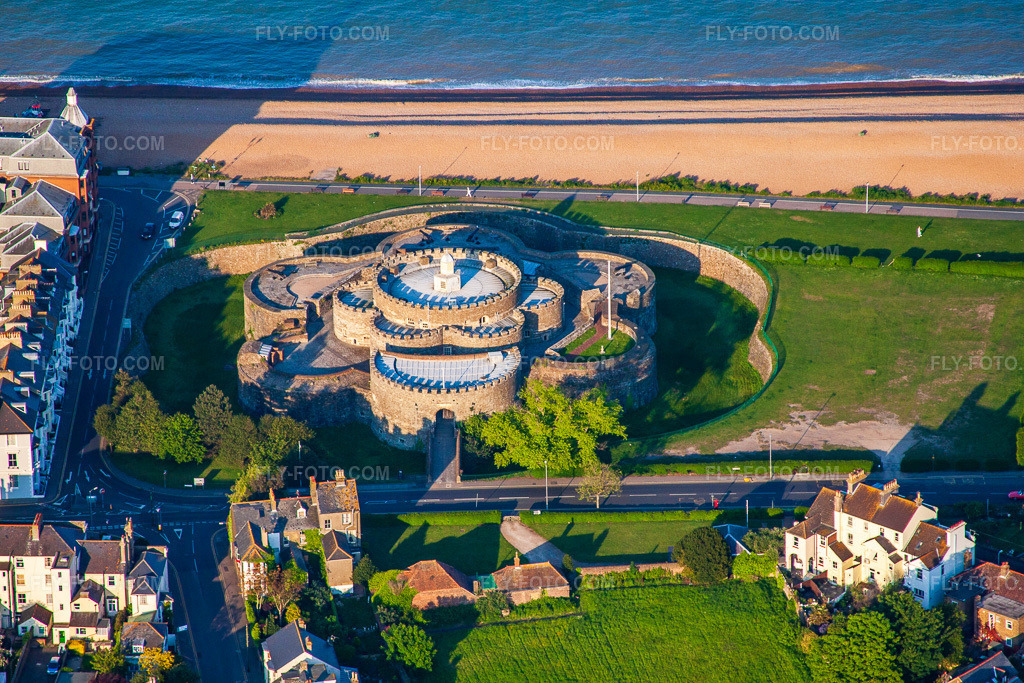 Aerial view: View of the town in Deal in the state England, Great Britain. – Photo: IMG_50772.jpg taken on 05/27/2012 by Werner Riehm/FLY-FOTO.com – Resolution of the original: 4752 x 3168 px