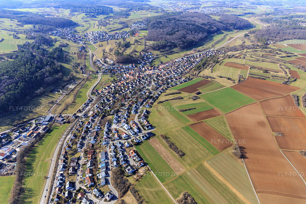 Luftbild: Ortsansicht von Osten im Ortsteil Deufringen in Aidlingen im Bundesland Baden-Württemberg in Deutschland. Foto: IMG_125125.jpg vom 20.02.2021 durch Werner Riehm/FLY-FOTO.de