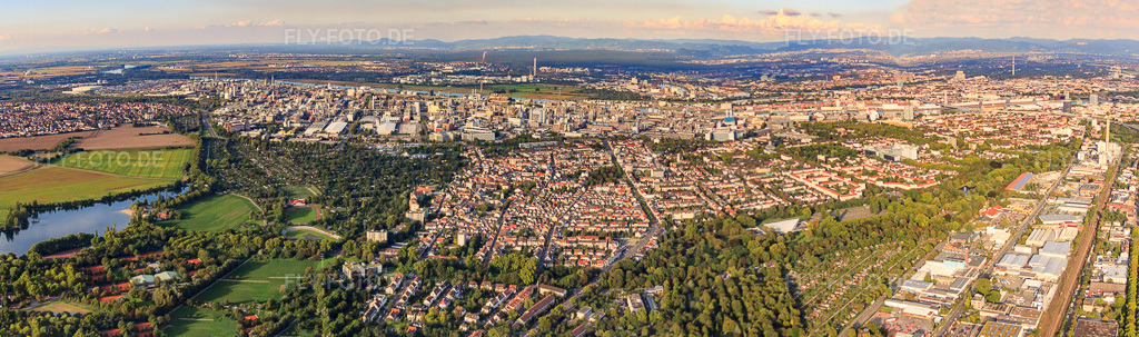 Luftbild: BASF Panorama von Westen im Ortsteil Friesenheim in Ludwigshafen im Bundesland Rheinland-Pfalz in Deutschland.Foto: IMG_71083-Pano.jpg vom 27.08.2014 durch Werner Riehm/FLY-FOTO.deAuflösung des Originals: 11345 x 3356 px