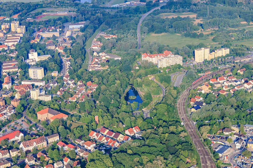 Luftbild: Schwanenweiher Germersheim im Park am Ludwigstor in Germersheim im Bundesland Rheinland-Pfalz in Deutschland. Foto: IMG_64907.jpg vom 18.05.2014 durch Werner Riehm/FLY-FOTO.deStadt Germersheim