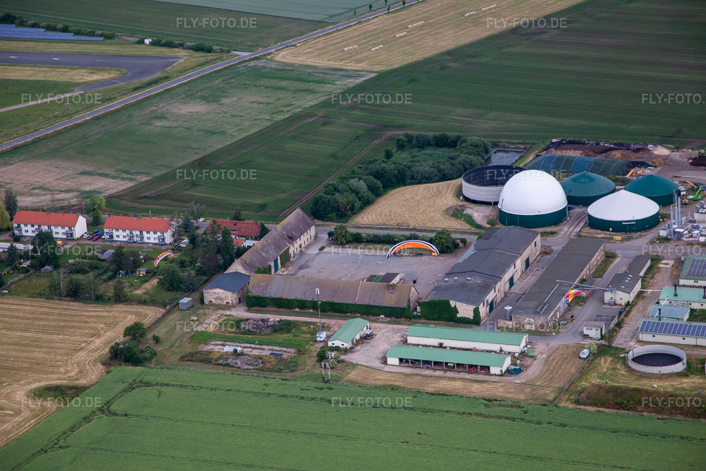Luftbild: Schweinemastanlage Ballenstedt GbR im Ortsteil Asmusstedt in Ballenstedt im Bundesland Sachsen-Anhalt in Deutschland. Foto: IMG_136465.jpg vom 16.06.2023 durch Werner Riehm/FLY-FOTO.de