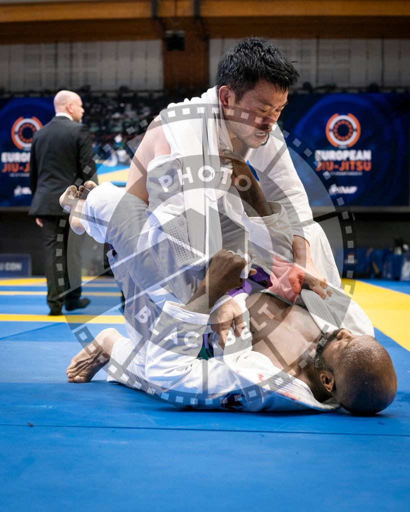 20240125PBB02371 | Fighters compete during the sixth day of the Brazilian Jiu-jitsu European Championship of the IBJJF in Paris, France, on January 25, 2024.