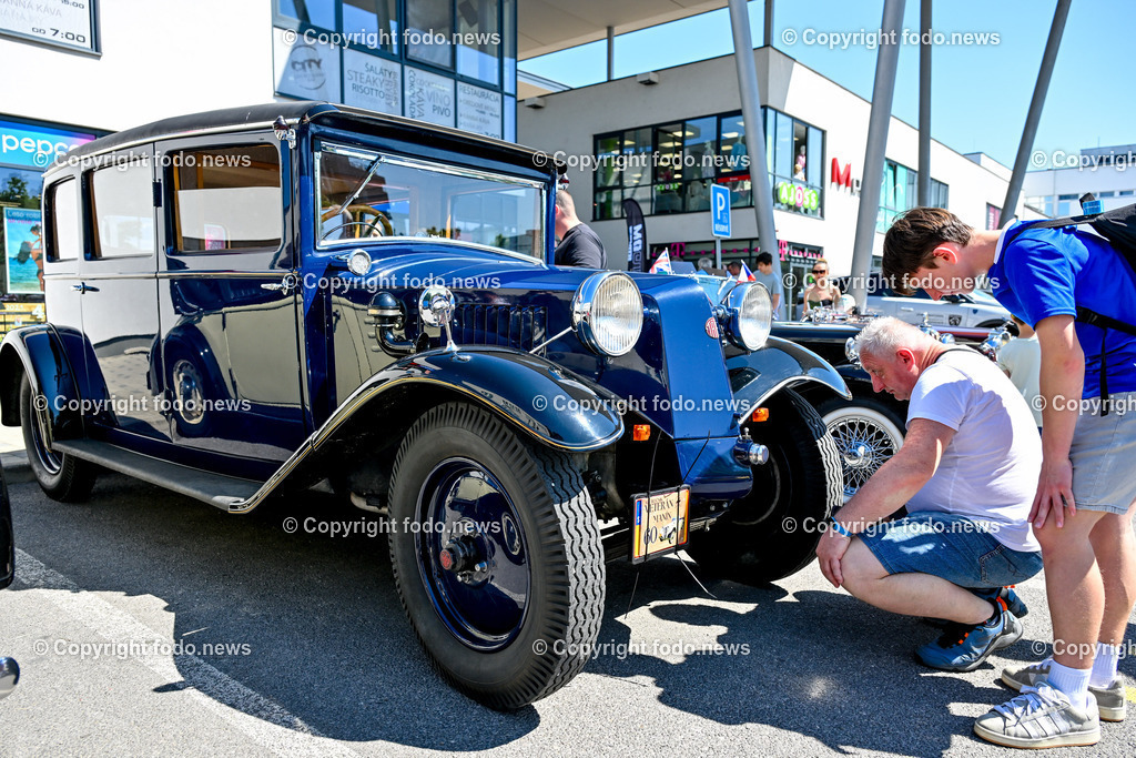 Slowakei_ Povazska Bystrica_ Veteran Tour Manin_ 14.06.2025-113 | 14.06.2025, Slowakei, SVK, Trenciansky kraj, Povazska Bystrica, im Bild Oldtimer Klub, Historische Fahrzeuge, Veteran Tour Manin, Auto, Alt, Besucher, Menschen, Feature, Symbolbild