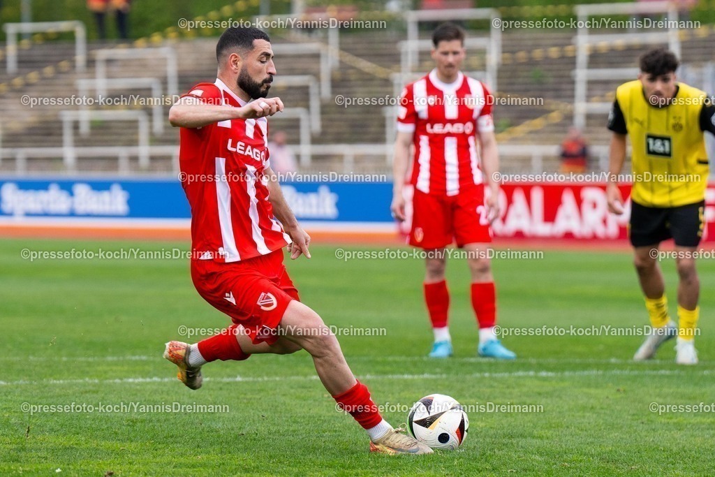 xydr13042501053 | 13.04.2025, xydrx, Fußball, Borussia Dortmund II - FC Energie Cottbus, 3.Liga, Stadion Rote Erde, Saison 2024 2025: Tolcay Cigerci (FC Energie Cottbus #10) führt den Elfmeter aus DFB regulations prohibit any use of photographs as image sequences and or quasi-video.