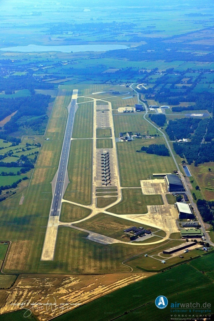 fliegerhorst-hohn-airwatch-wagner_MG_0910 | Entdecken Sie atemberaubende Luftbilder und Fotografien auf airwatch.de - Tauchen Sie ein in eine Welt voller faszinierender Aufnahmen aus der Vogelperspektive.