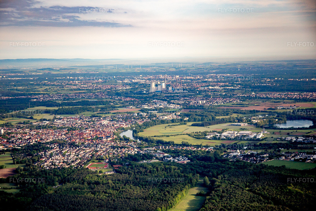 Luftbild: Ortsansicht von Süden in Seligenstadt im Bundesland Hessen in Deutschland. Foto: IMG_088742.jpg vom 20.05.2016 durch Werner Riehm/FLY-FOTO.de
