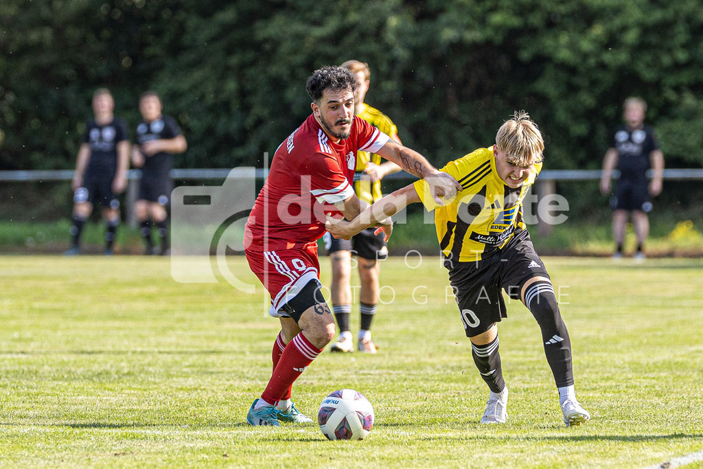 Wrestedt - Krause_ Claas Anton (links Ilhan Karamac) vs Stadensen 090825 dlP | immodelaporte-sportfotos - Realisiert mit Pictrs.com