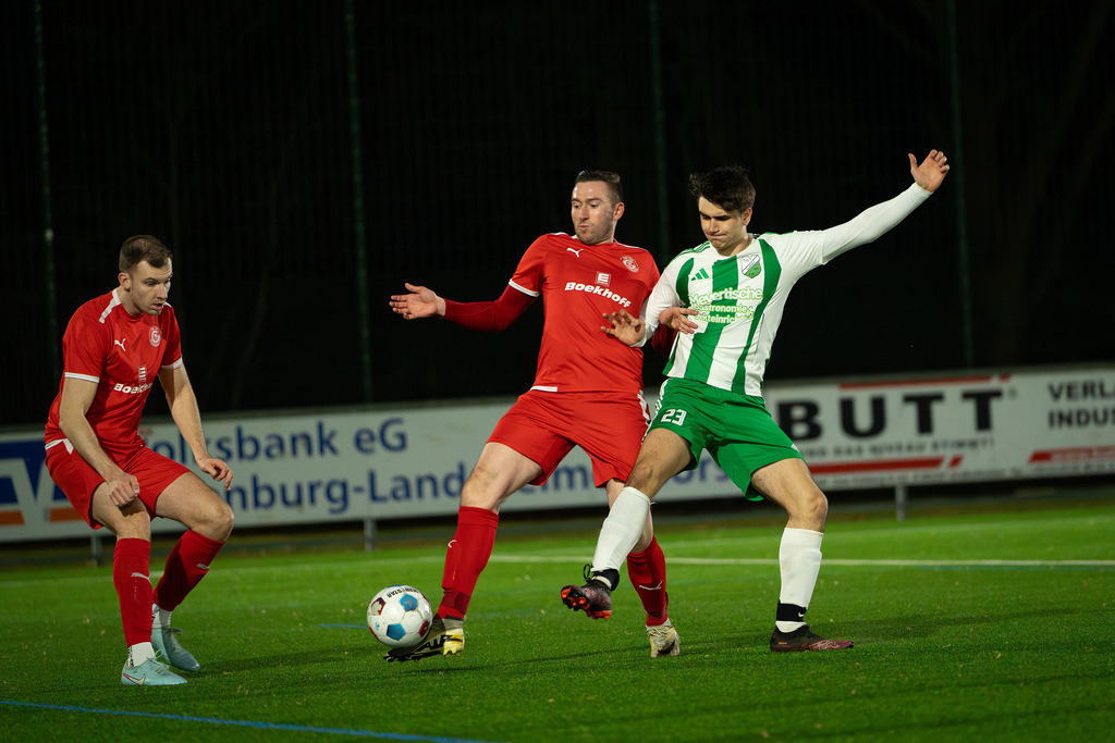 Fußball I Herren I Saison 2025-2026 I Freundschaftsspiel I TSV Grossenkneten - TuS Lutten I 0851 | David Klauser (23, TuS Lutten) - Realisiert mit Pictrs.com