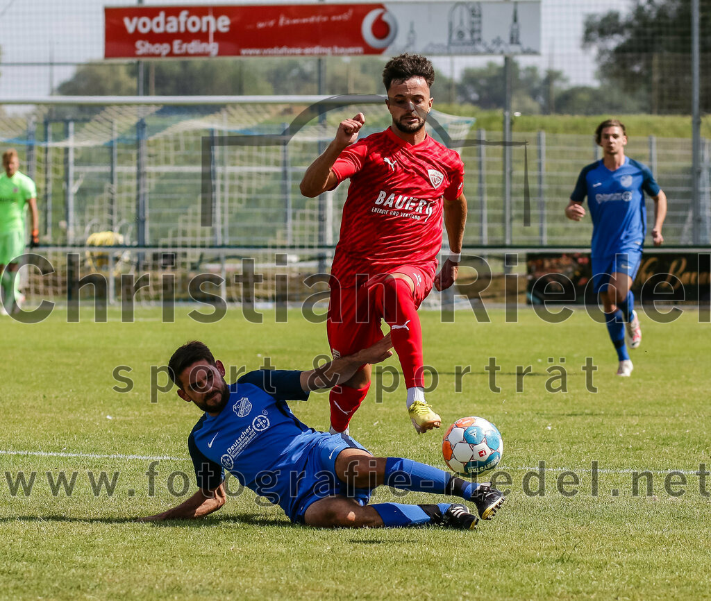 2023-07-08_056_FC_Langengeisling_gegen_TSV_Buchbach | Erding, Deutschland, 08.07.2023:
Fußball, Bezirksliga Oberbayern Ost 2023 / 2024, Testspiel, FC Langengeisling gegen TSV Buchbach, Endergebnis: 0:6

David Riederle (FC Langengeisling, #14), Lucas Seeholzer (FC Langengeisling, #2), +b15+

Foto: Christian Riedel / fotografie-riedel.net