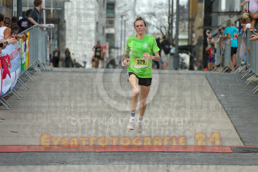 250920_1516_EX1_8696 | Sportfotografie im Rhein-Sieg Kreis, Köln, Bonn, NRW, Rheinland Pfalz, Hessen, etc. Unser Tätigkeitsfeld umfasst den Laufsport vom Volkslauf über den Marathon, Duathlon, Triathon bis zum Ultralauf wie Kölnpfad Ultra oder Schindertrail.