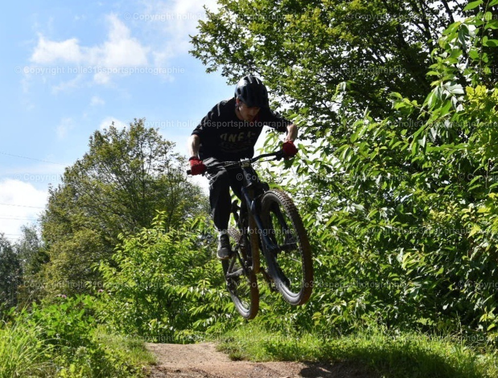 DSC_0025 | Sportfotografie , Motorsport, Motoross, Reitsport, Mointainbike, Enduro,
Landschaft , Outdoor, Eventfotografie, Landschaft, Bilder online bestellen - Realisiert mit Pictrs.com
