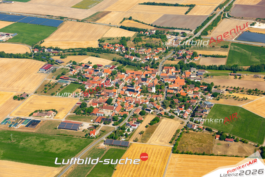 Das Luftbild zeigt : Hellmitzheim Iphofen - Die Luftaufnahme wurde 2023 vom UL-Flugzeug aus erstellt ( keine Drohne ) - Hochauflösende Luftaufnahme - Für grossformatige Ausdrucke geeignet. Die Geschenkidee !Mit Lizenz und Bildrechte bestellbar