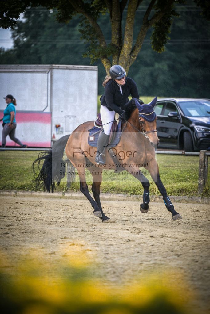 DOS_2711 | Entdecke hochwertige Reitturnierfotos von Foto Oger. Professionell, emotional und authentisch – jetzt Lieblingsmomente im Shop bestellen.Deutschlandweite Turnierfotografie. - Realisiert mit Pictrs.com