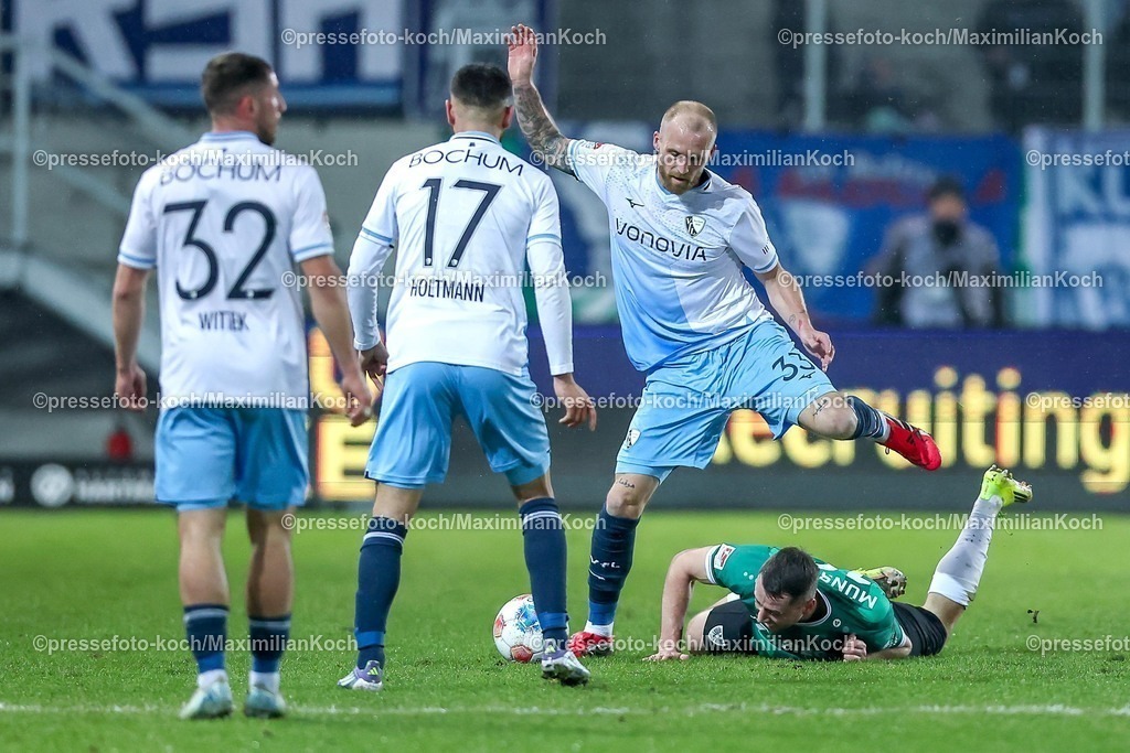 PRM06022601027 | 06.02.2026, Fußball, Preußen Münster - VfL Bochum, 2. Fußball Bundesliga,  Preußenstadion, 21.Spieltag, Saison 2025 2026: Philipp Hofmann&nbsp;(VfL Bochum #33) im Zweikampf gegen  Torge Paetow&nbsp;(Preussen Muenster #16) DFB regulations prohibit any use of photographs as image sequences and or quasi-video.