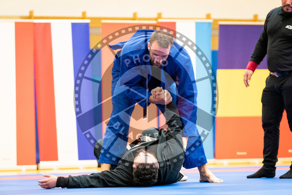 20231118PBB11892 | Fighters compete during the AJP Tour 600 Frankfurt Championship in Frankfurt/Main, Germany, on November 18, 2023.