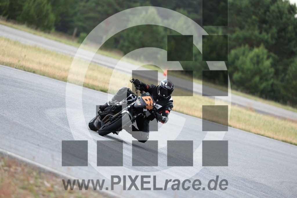 0671-20250608_10128 | Schöne Erinnerungen an spannende Momente - das festzuhalten ist unser Job. PIXELrace.de ist seit 2003 auf den Rennstrecken Europas unterwegs um die Action draußen beim Fahren und die wunderbare Stimmung imm Fahrerlager für euch einzufangen.