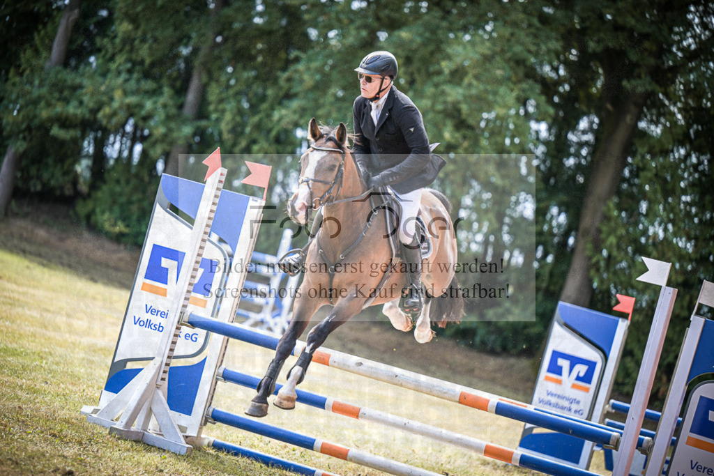 DOS_0923 | Entdecke hochwertige Reitturnierfotos von Foto Oger. Professionell, emotional und authentisch – jetzt Lieblingsmomente im Shop bestellen.Deutschlandweite Turnierfotografie. - Realisiert mit Pictrs.com