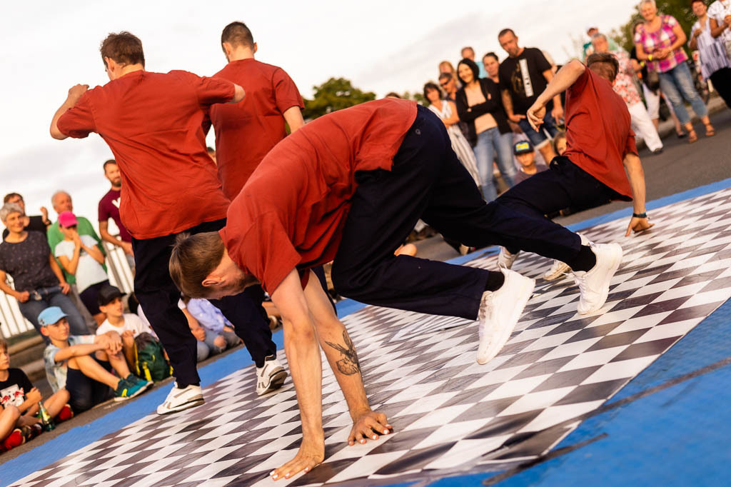 Breakdance mit The Saxonz am Forte Belvedere Leisnig | Breakdance mit The Saxonz am Forte Belvedere Leisnig zum Festival Hallo Leisnig 2022. - Realisiert mit Pictrs.com
