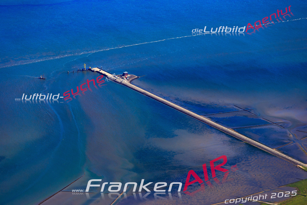 aktuelles Luftbild von Ostersiel Pellworm - Luftaufnahme wurde 2018 von https://frankenair.de mittels Flugzeug (keine Drohne) erstellt.
