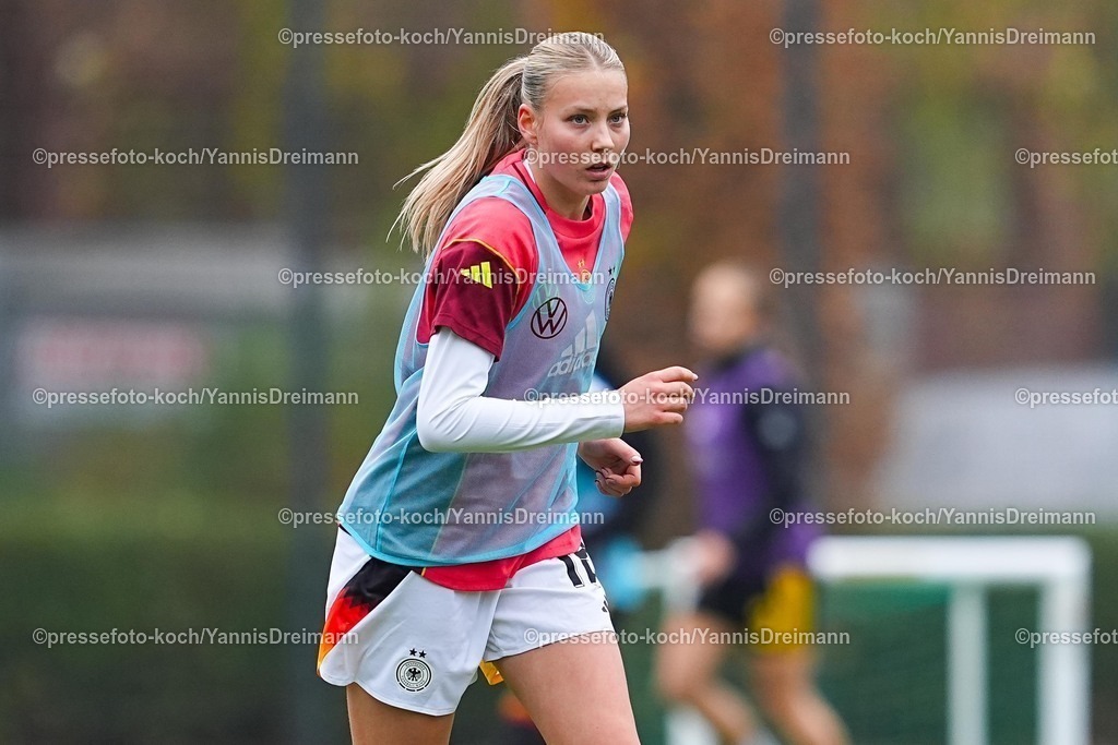 xYDRx26112502013 | 26.11.2025, xydrx, Fußball, Länderspiel, EM-Qualifikation U19-Frauen, Belgien - Deutschland, Sportschule Wedau: Mia-Lena Maas (GER #18)