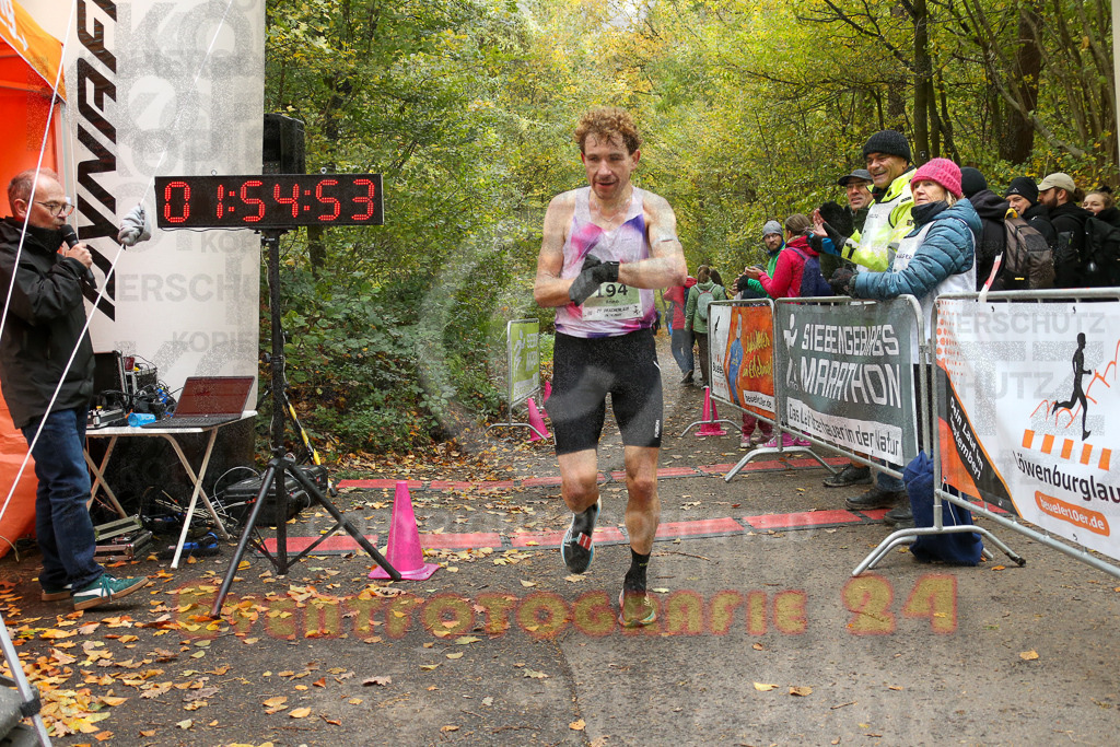 251026_1156_EX1_9794 | Sportfotografie im Rhein-Sieg Kreis, Köln, Bonn, NRW, Rheinland Pfalz, Hessen, etc. Unser Tätigkeitsfeld umfasst den Laufsport vom Volkslauf über den Marathon, Duathlon, Triathon bis zum Ultralauf wie Kölnpfad Ultra oder Schindertrail.