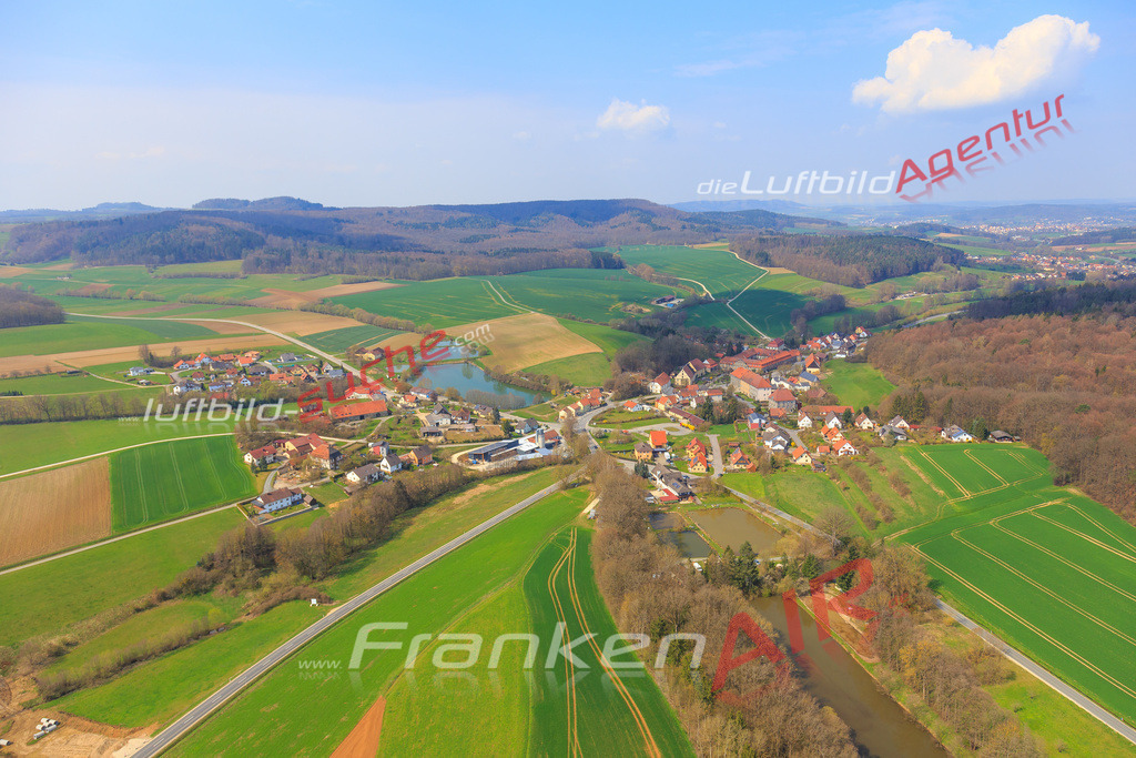 Luftbild von Klosterlangheim Lichtenfels - Luftaufnahme wurde 2016 von https://frankenair.de mittels Flugzeug (keine Drohne) erstellt - die Geschenkidee