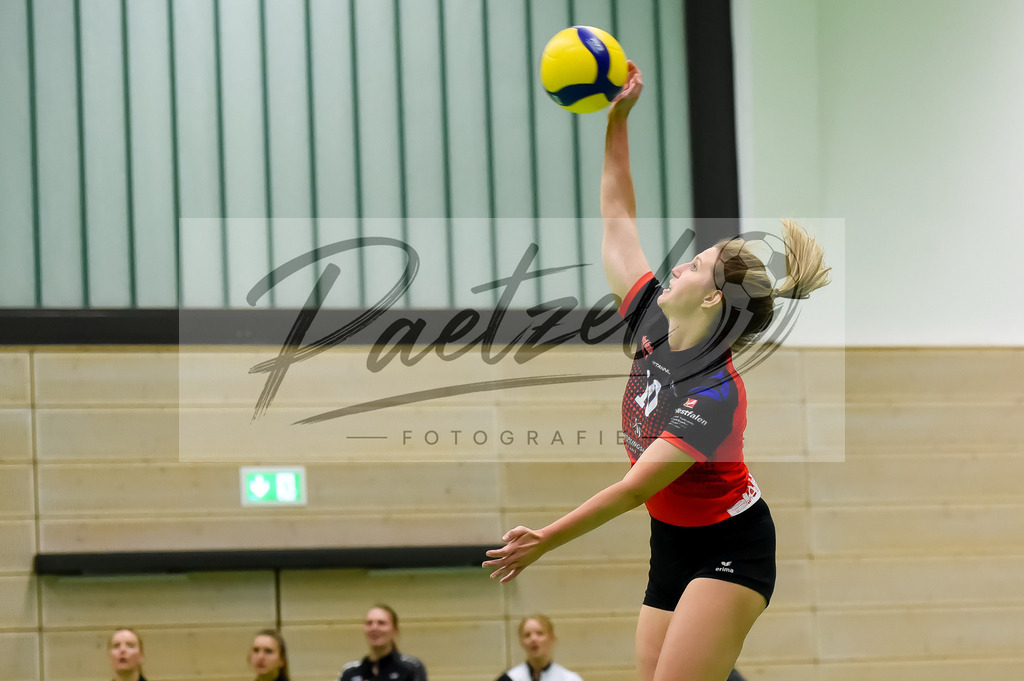 VCOBWA20211106_019 | Volleyball, Frauen:   bei dem Spiel der 3. Liga West zwischen VC Osnabrueck und SV BW Aasee in der Schlosswallhalle am 06.11.2021 in Osnabrueck, Deutschland. - Realisiert mit Pictrs.com