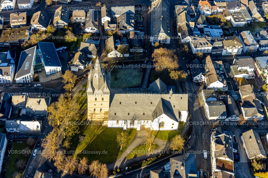 Brilon260104581 | Luftbild, römisch-katholische Propsteikirche St. Petrus und Andreas, Brilon, Sauerland, Nordrhein-Westfalen, Deutschland