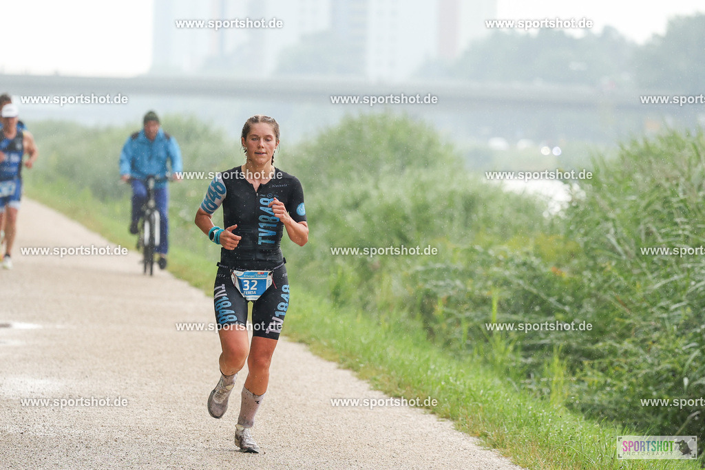 LUR_1271 | 34. M-net Erlanger Triathlon 2025 #erlangertriathlon  #mnettriathlon2025 #mnettriathlon #team #olympischedistanz #mitteldistanz #triathlon #maindonaukanal  #erlangertriathlon2025 #yourpictrs #tv1848 #tv1848erlangen  #triathlonbayern #sportinerlangen #demsportverbunden #sportshot_your_pictrs Copyright: www.sportshot.de
