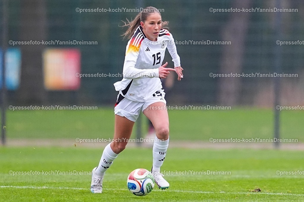 xYDRx26112502034 | 26.11.2025, xydrx, Fußball, Länderspiel, EM-Qualifikation U19-Frauen, Belgien - Deutschland, Sportschule Wedau: Maj Schneider (GER #15)