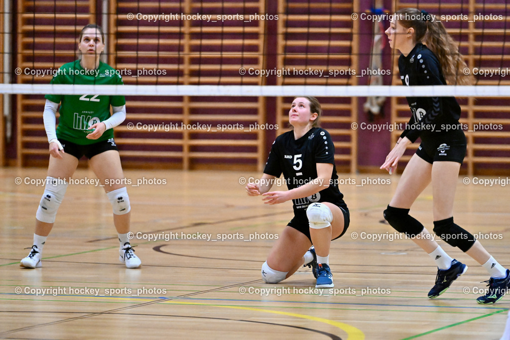 ASKÖ Volley Eagles Villach vs. VC Hausmannstätten | #22 SAUER Sarah VC Hausmannstätten, #5 RAUCH Julia VC Hausmannstätten, #9 STRANZL Jasmin VC Hausmannstätten, ASKÖ Volley Eagles Villach vs. VC Hausmannstätten, ASKÖ Volley Eagles Villach vs. VC Hausmannstätten am 01.02.2025 in Villach (Ballspielhalle Lind), Austria, (Photo by Bernd Stefan)