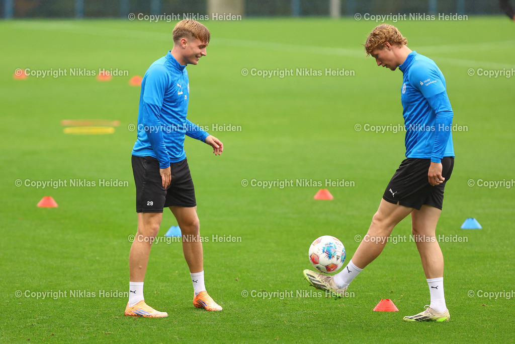 NH_HolsteinKiel_Training_14102025 | #29 Niklas Niehoff und #23 Lasse Rosenboom (beide Holstein Kiel)Fußball I Herren I Training I Saison 2025-2026 I Holstein Kiel I 14.10.2025 I Citti-Fußballpark