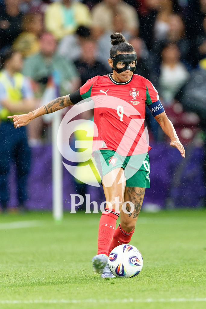 Portugal v Italy - UEFA Women's EURO 2025 Group B | GENEVA, SWITZERLAND - JULY 7:  Ana Borges of Portugal controls the ball  during the UEFA Women's EURO 2025 Group B match between Portugal and Italy at Stade de Geneve on July 7, 2025 in Geneva, Switzerland. (Photo by Giuseppe Velletri/Sports Press Photo/Getty Images)