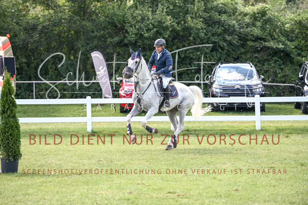 Schugtsche-Düren.2024-10.Springprf.M_-3 | Schugtsche Fotografie - Realisiert mit Pictrs.com