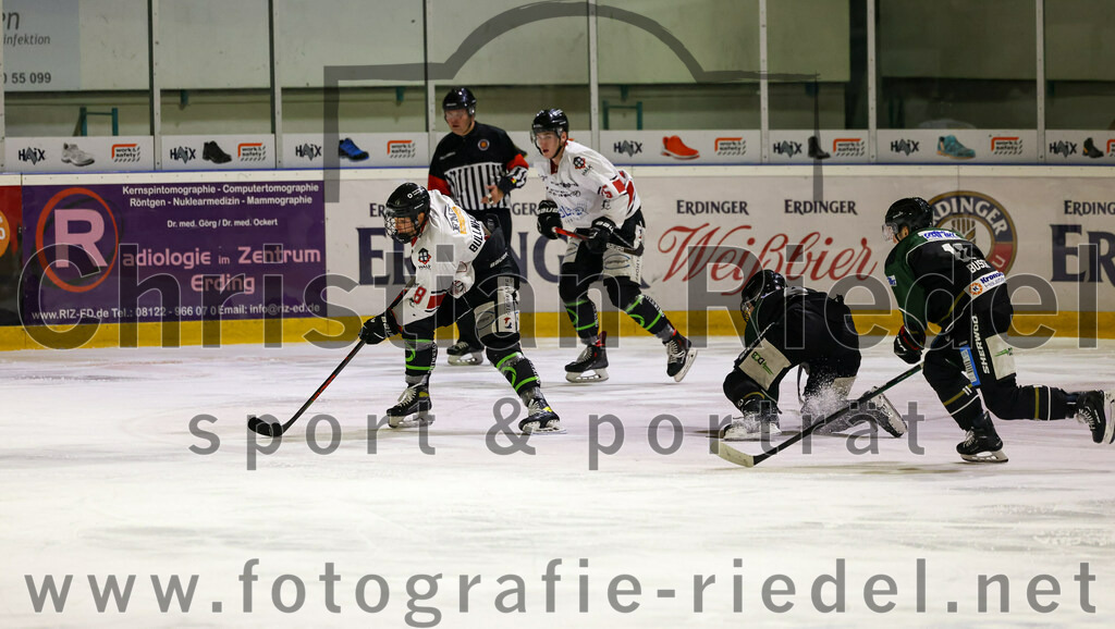 2022-11-06_074_TSV_Erding_gegen_EHC_Koenigsbrunn | Erding, Deutschland, 06.11.2022:
Eishockey, Bayernliga 2022 / 2023, 11. Spieltag, TSV Erding gegen EHC Königsbrunn, Endergebnis: 1:7

Tim Bullnheimer (EHC Königsbrunn, #8)

Foto: Christian Riedel / fotografie-riedel.net