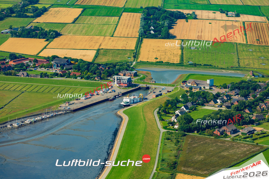 Klassische Luftaufnahme ohne Drohne zeigt:Ostersiel bei Pellworm - Die Luftbildaufnahme wurde 2025 vom UL-Flugzeug heraus erstellt ( keine Drohnenaufnahme ) - Hochauflösende Luftaufnahme -Nicht vergleichbar mit Google Maps oder Satelittenbilder- Die Geschenkidee !Mit Lizenz und Bildrechte bestellbar