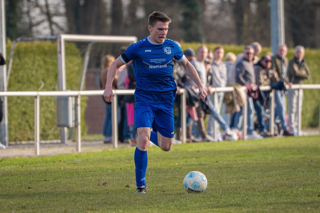 Fußball I Herren I Saison 2025-2026 I Kreisliga VEC I 17. Spieltag I BW Langförden - SV Falke Steinfeld I 7369 | jns.sportfotos - Realisiert mit Pictrs.com