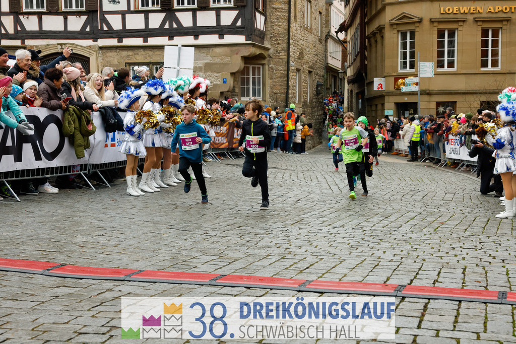 400m AOK Junior Cup | 3 Koenigslauf 2024 400m AOK Junior Cup - Realisiert mit Pictrs.com
