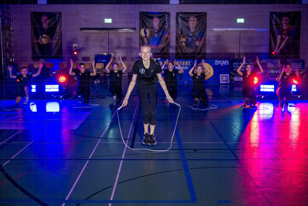 2. VBLF Nord 25/26 | Spiel 4053 | VC Osnabrück vs. TV Cloppenburg | TSG Burg Gretesch, Rope Skipping //  13.12.25: 2. VBLF Nord 25/26 | Spiel 4053 | VC Osnabrück vs. TV Cloppenburg / Osnabrück / Deutschland  //   CREDIT:www.bullenfotos.de, Martin König, Hörner Weg 40, D-49078 Osnabrück, +4917663732967 // Nutzung und Weitergabe nur zu den vereinbarten Zwecken. Presseanfragen an Ersteller. Alle Rechte beim Ersteller. Honorierung nach MFM. - Realisiert mit Pictrs.com
