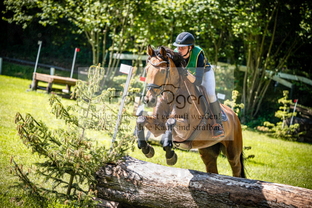 Vielseitigkeitsturnier Melle Oldendorf | Entdecke hochwertige Reitturnierfotos von Foto Oger. Professionell, emotional und authentisch – jetzt Lieblingsmomente im Shop bestellen.Deutschlandweite Turnierfotografie. - Realisiert mit Pictrs.com