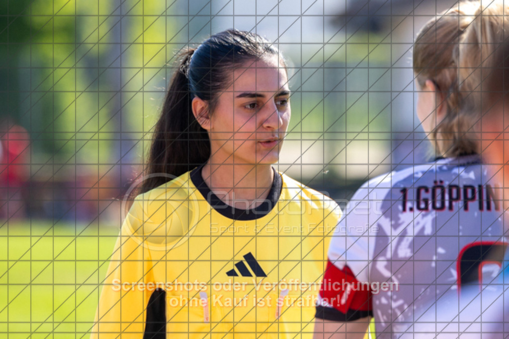 20250501_102816_0016 | #,1.FC Donzdorf II (rot) vs.1.Göppinger SV (weiß), Fussball, Frauen-Bezirkspokal Halbfinale Saison 2024/2025, Rasenplatz Lautertal Stadion, Süßener Straße 16, 73072 Donzdorf, 01.05.2025 - 10:30 Uhr,Foto: PhotoPeet-Sportfotografie/Peter Harich