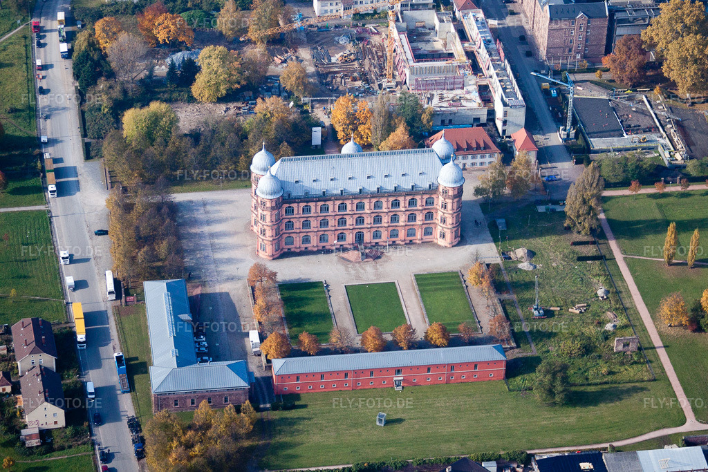 Luftbild: Hochschule Schloss Gottesaue - Hochschule für Musik im Ortsteil Oststadt in Karlsruhe im Bundesland Baden-Württemberg in Deutschland. Foto: IMG_35086.jpg vom 31.10.2010 durch Werner Riehm/FLY-FOTO.de
