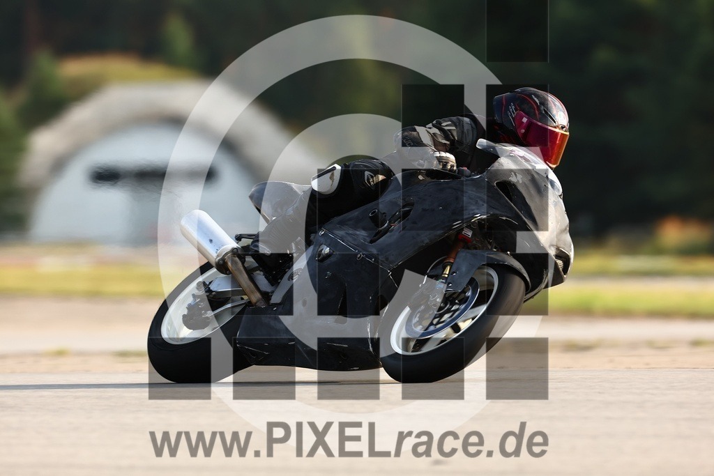 0180-20240803_05402 | Schöne Erinnerungen an spannende Momente - das festzuhalten ist unser Job. PIXELrace.de ist seit 2003 auf den Rennstrecken Europas unterwegs um die Action draußen beim Fahren und die wunderbare Stimmung imm Fahrerlager für euch einzufangen.