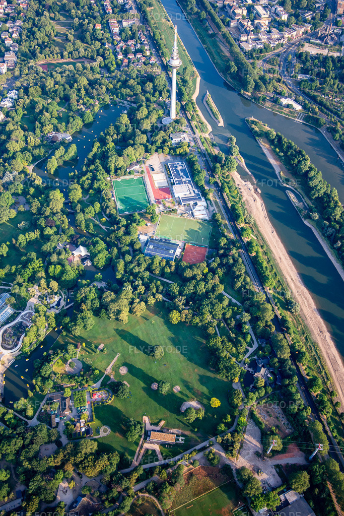 Luftbild: Luisenpark Mannheim mit Fernmeldeturm Mannheim am Neckar, Teil der Bundesgartenschau 2023 BUGA23  https://www.buga23.de/ im Ortsteil Oststadt in Mannheim im Bundesland Baden-Württemberg in Deutschland.Foto: IMG_136896.jpg vom 24.06.2023 durch Werner Riehm/FLY-FOTO.deAuflösung des Originals: 3648 x 5472 pxWWW.LUISENPARK.DE