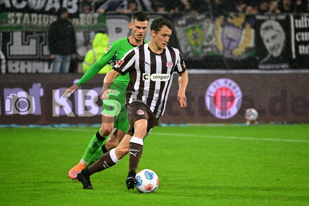 KBS Picture_FCStPauli-Gladbach_043 | v.v. Kaars Martijn (St.Pauli) , Engelhardt Yannik (Bor.Moenchengladbach) ,Sportplatz :  Millerntor Stadion, - Realisiert mit Pictrs.com