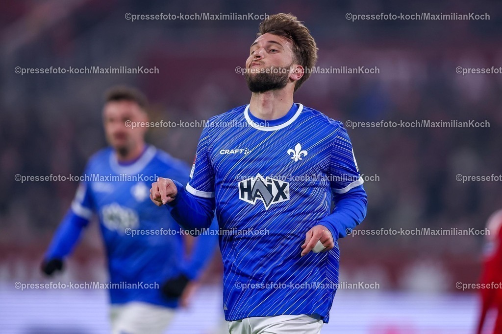 Due17012501053 | 17.01.2025, Fußball, Fortuna Düsseldorf - SV Darmstadt 98, 2.. Fußball Bundesliga, 18. Spieltag, Merkur Spiel-Arena, Saison 2024 2025: Torjubel nach dem 2:2 Ausgleich durch Torschütze Killian Corredor (SV Darmstadt #34)DFB regulations prohibit any use of photographs as image sequences and or quasi-video.