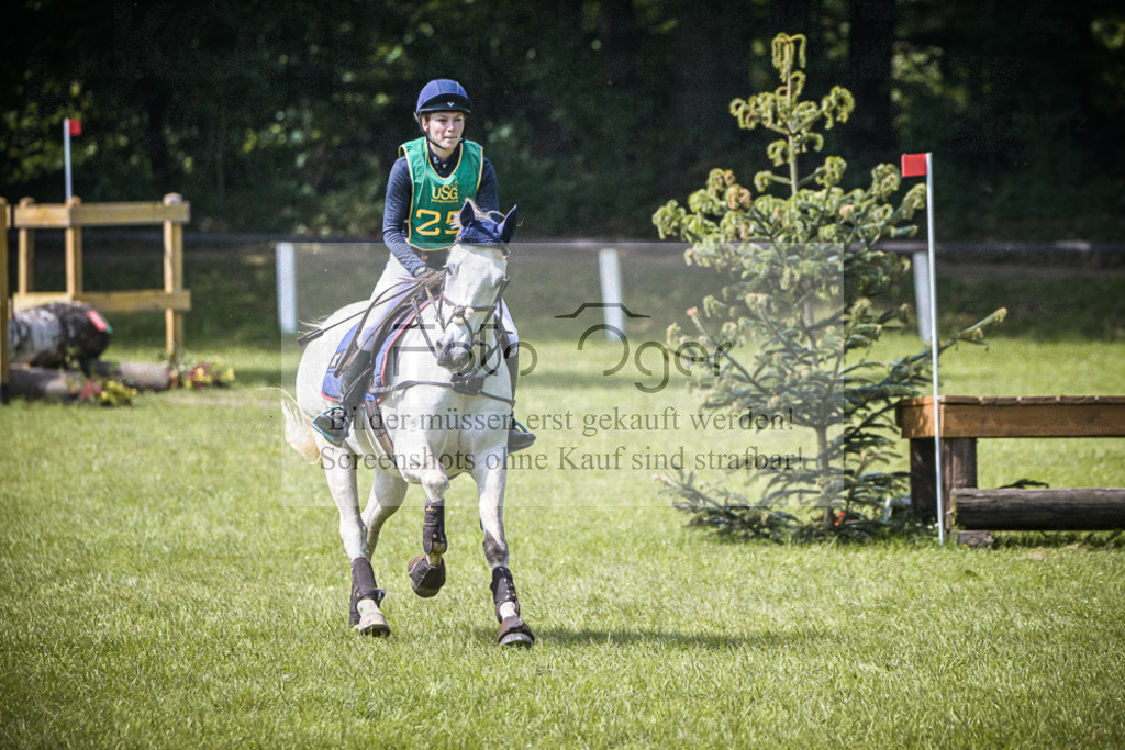 DOS_9357 | Entdecke hochwertige Reitturnierfotos von Foto Oger. Professionell, emotional und authentisch – jetzt Lieblingsmomente im Shop bestellen.Deutschlandweite Turnierfotografie. - Realisiert mit Pictrs.com